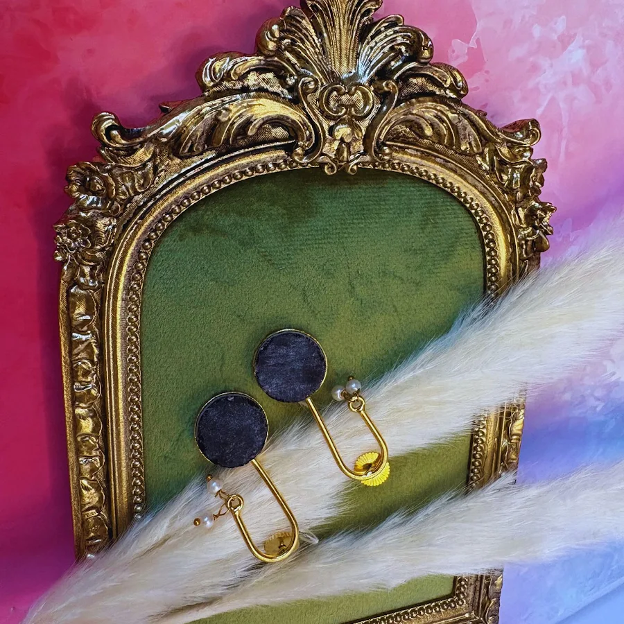 Gilded Noir Drop Earrings