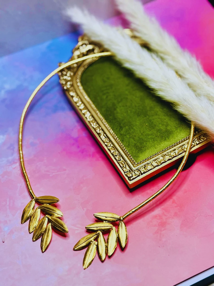 Golden Thicket Collar Necklace