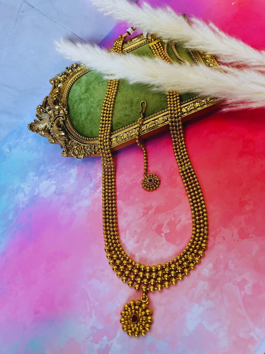Maharani Pebble Work Necklace Set