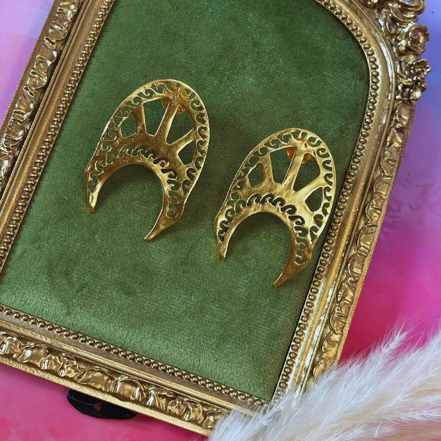 Sunrae Arch Earring